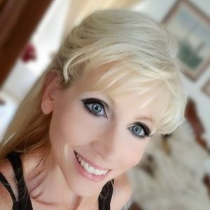 Meet your Posher, Connie